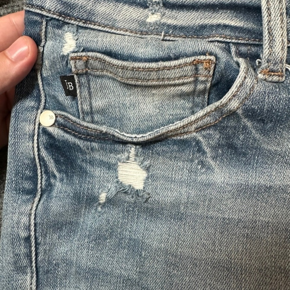 Judy Blue Distressed Denim Shorts Light Wash Button Fly JB150142 Womens Large - Picture 7 of 14
